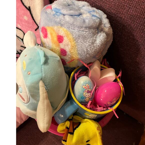 Hello kitty and friends Cinnamoroll Easter bundle with 40by50 delicious delights - Picture 4 of 5